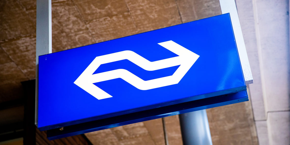 Alleen winkels op begane grond en eerste etage V&D pand