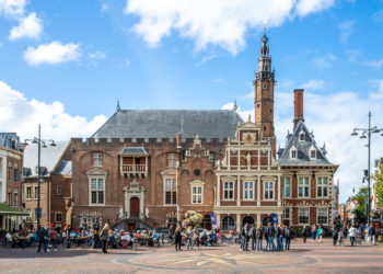 Alleen winkels op begane grond en eerste etage V&D pand