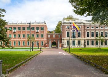 Alleen winkels op begane grond en eerste etage V&D pand