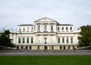 Alleen winkels op begane grond en eerste etage V&D pand