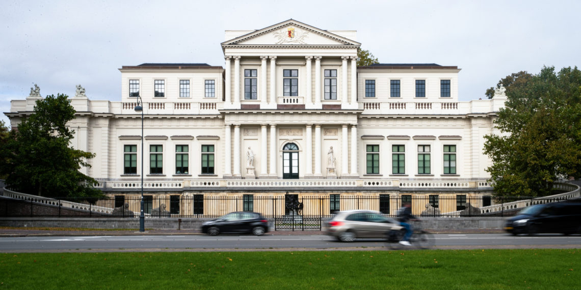 Alleen winkels op begane grond en eerste etage V&D pand