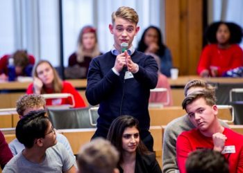 Scholieren strijden in ‘Op weg naar het Lagerhuis’