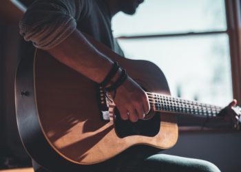 Moeder Myriam schrijft een lied voor zoon Wybren