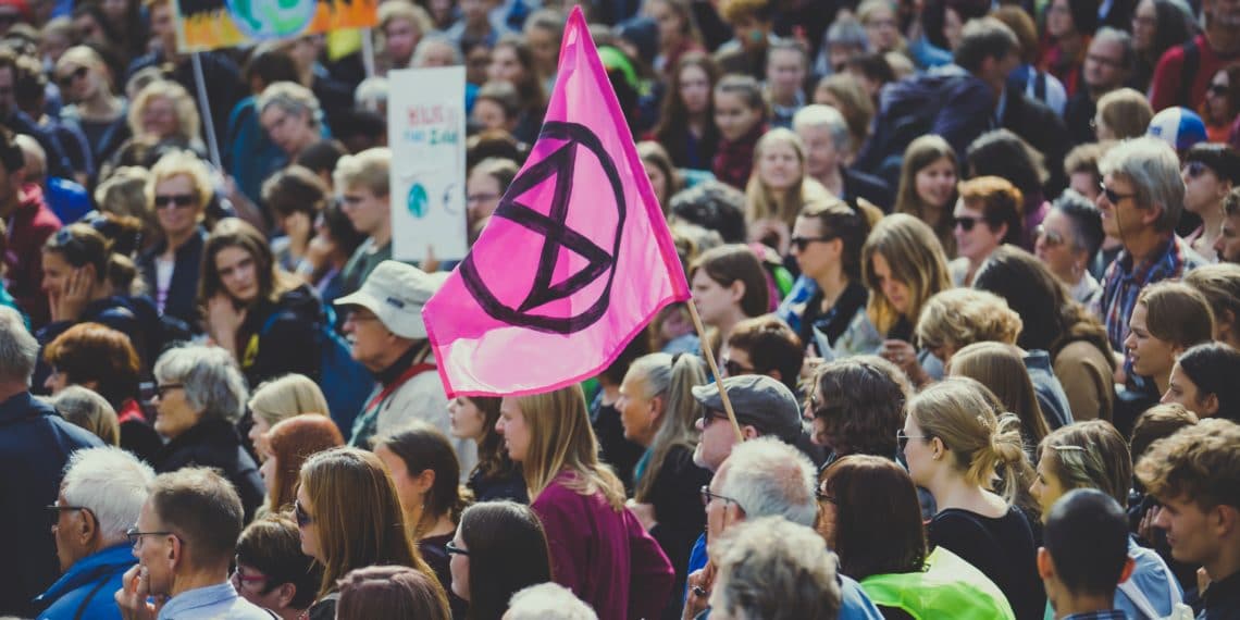 Extinction Rebellion protesteert bij Zandvoortse gemeenteraad