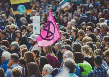 Extinction Rebellion protesteert bij Zandvoortse gemeenteraad