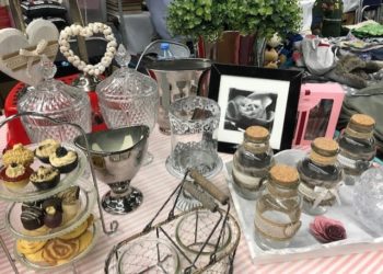 Spullen wisselen van eigenaar op Vlooienmarkt Heemstede