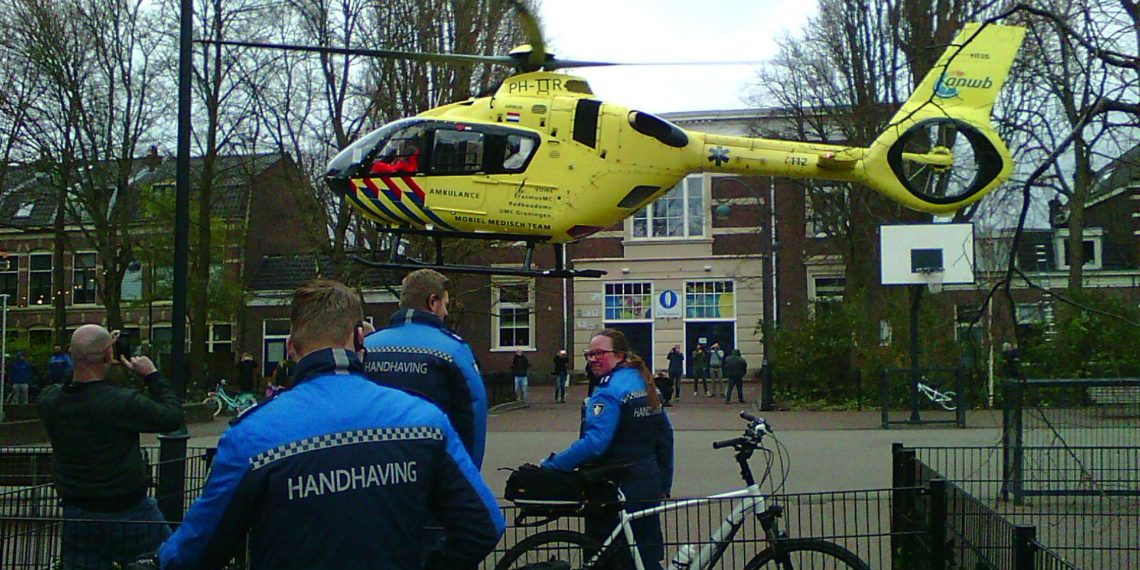 Traumahelikopter landt op het Leidseplein in Haarlem