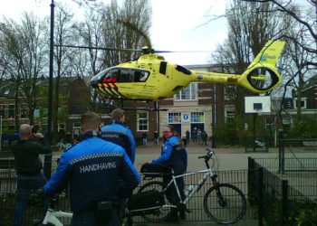 Traumahelikopter landt op het Leidseplein in Haarlem