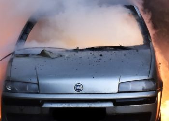 Brandweer heeft handen vol aan autobranden in Hoofddorp