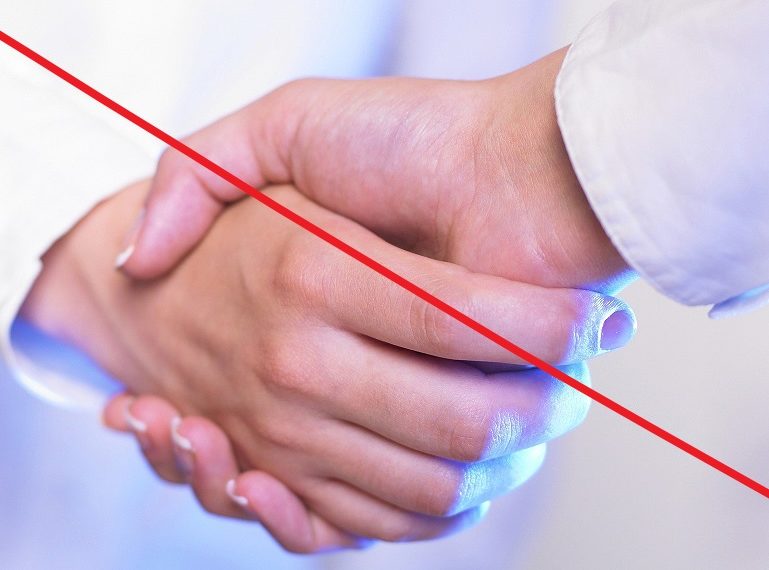 Zwaaien of buigen op het raadhuis in Heemstede