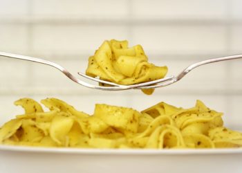 Luisterlijn en eten voor Haarlemse daklozen