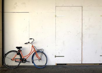 Swapfiets geeft gratis fietsen aan mensen in de zorg