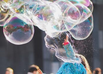 Toch een leuke Koningsdag voor kinderen dankzij Chantal en haar Woningsdagbus