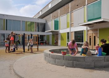 Verslaggever Albert bij de Mariaschool in Zandvoort