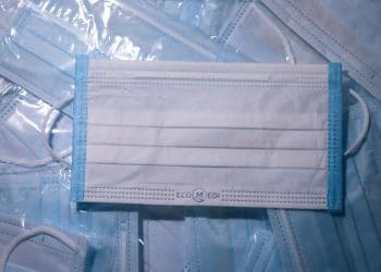 Het Haarlemse bedrijf BMS Auto- en Projectstoffering investeert in een productielijn voor mondkapjes