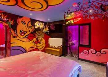 Kunstenares Willemijn de Lint over haar kinky appartement dat te koop staat in Haarlem