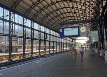 “Afstand houden in trein richting Zandvoort is onmogelijk”