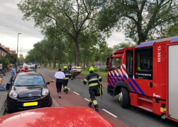 Jonge automobilist eindigt op zijn kop