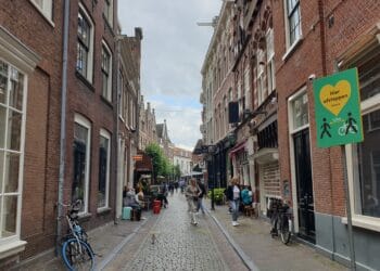 Geen mondkapjes in winkelstraten, wel spandoeken