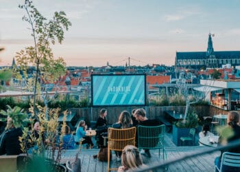 Avondje uit in Haarlem? Bij DeDAKKAS kijk je films in de buitenlucht