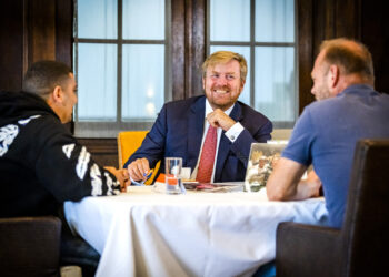 Willem-Alexander bezoekt winnaar Appeltje van Oranje