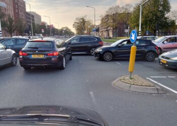 Grote chaos op Schipholweg door defecte stoplichten