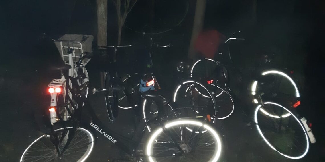 25 boetes bij illegaal jongerenfeestje Overveen