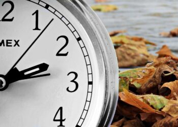 Dit gebeurt er met je lichaam als de klok voor- of achteruit gaat.