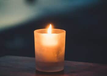 Leontien van Moorsel tijdens herdenkingstocht naar Bloemendaal