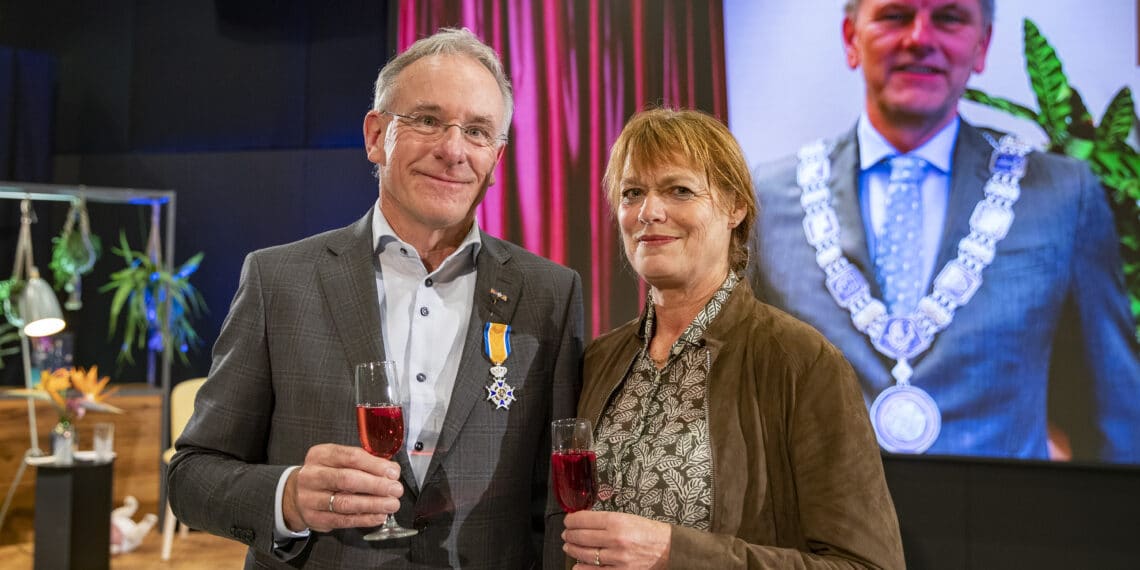 Lintje voor voorzitter Hans Snijders van Nova College