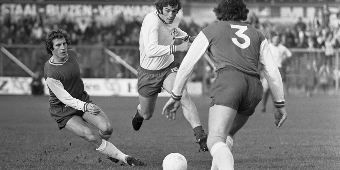 Oud-voetballer en tv-presentator Frank Kramer (73) overleden