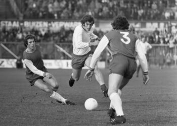 Oud-voetballer en tv-presentator Frank Kramer (73) overleden