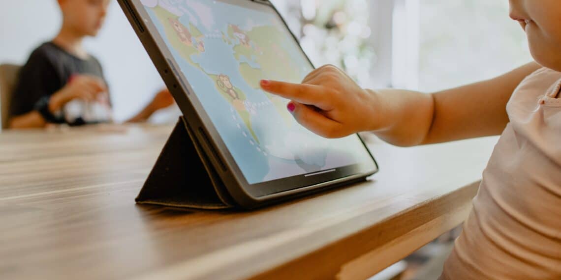 “Kinderen zitten thuis en een winkelketen mag wel rookworst verkopen”