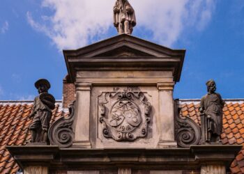 Demeester blikt vooruit en licht een puntje van de sluier op