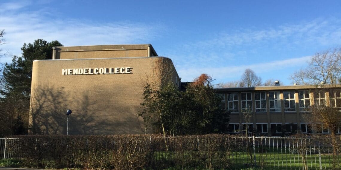 Buurt profiteert van zonnepanelen op het Mendelcollege