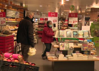 Haarlemse winkelier over hulp supermarkt aan lokale winkel: “Leuk, maar niet voor mij”