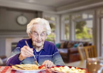 Pannenkoekdag: koks in het beslag, kinderen zorgen voor vermaak