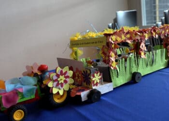 Mini Bloemencorso in Wijkcentrum Da Vinci