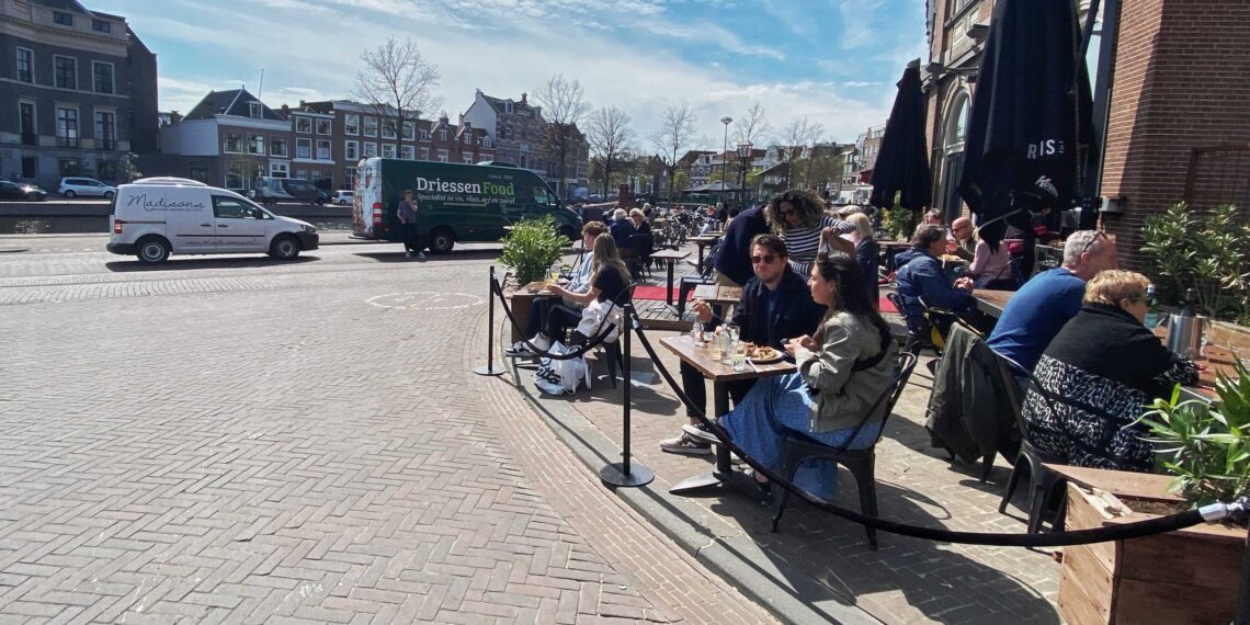 Maatregelen versoepeld: Haarlem geniet van geopende terrassen