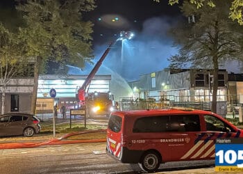 Grote brand in batterijopslag in Waarderpolder