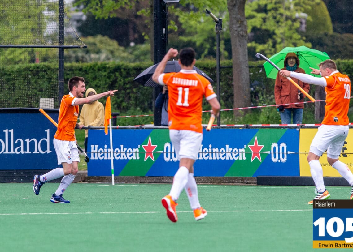 HC Bloemendaal prolongeert landstitel in knallende wedstrijd op het Kopje