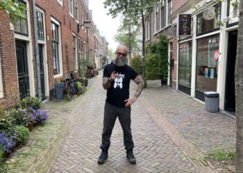 Joshua Baumgarten roept zichzelf uit tot stadsdichter van Haarlem