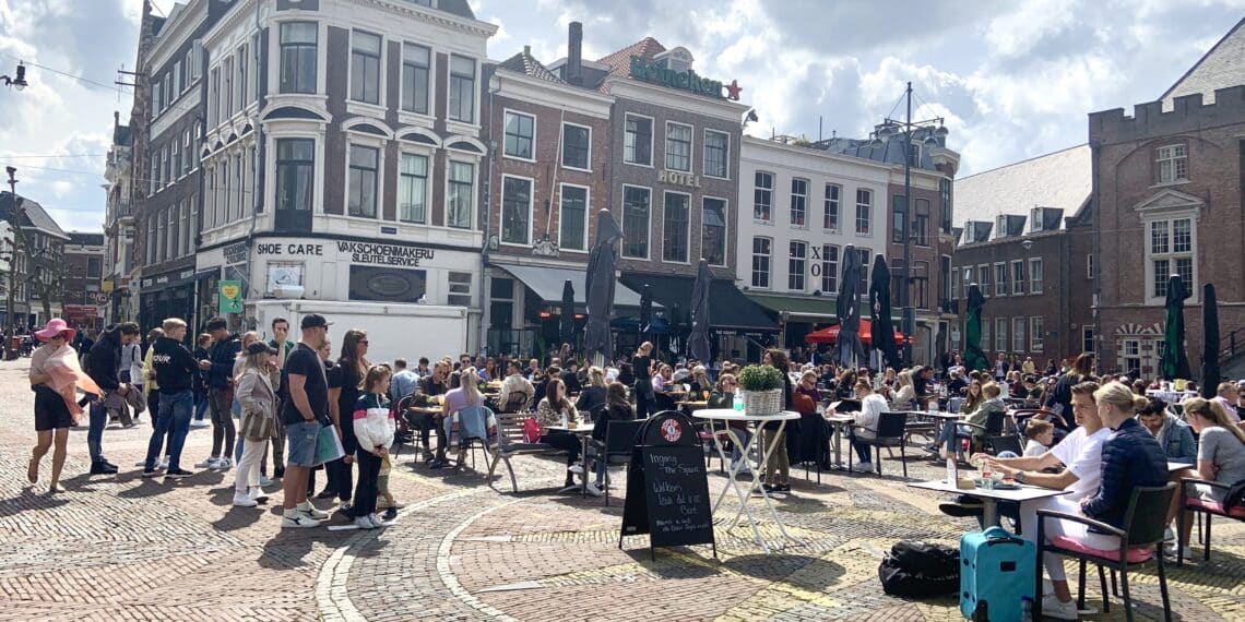 Rijen voor terrassen op zonovergoten Hemelvaart: “Dit gaat me écht te ver”