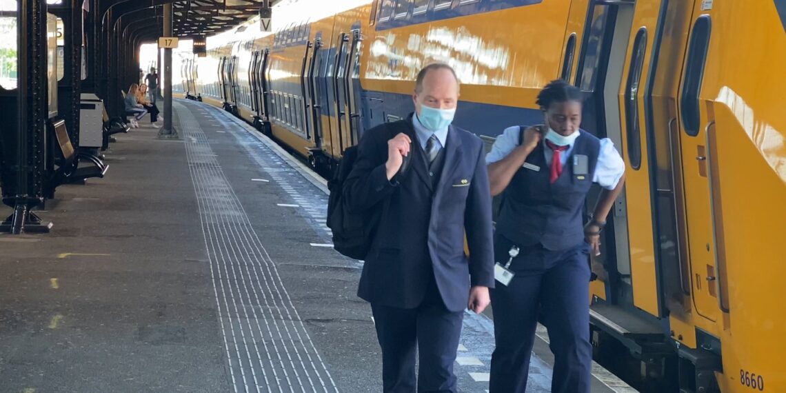 Treinverkeer urenlang plat: “Ik pak de OV-fiets wel naar Den Haag”