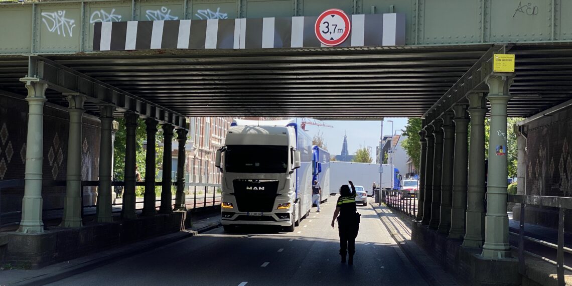 Race-vrachtauto’s zorgen voor verkeersopstopping in centrum Haarlem