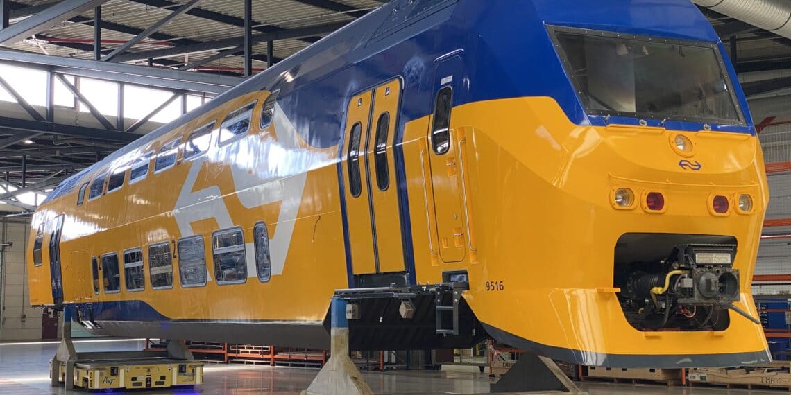 Nieuwe dubbeldekkertrein in Haarlem gemaakt: “Er werken veel mensen uit de buurt”