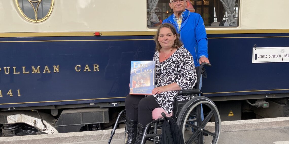 Historische trein rijdt station Haarlem binnen: “Ik heb er alles voor over om dit te zien”