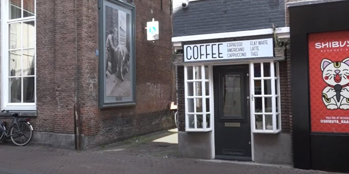 Hek beschermt steegbewoners tegen gevulde condooms en coke in de vensterbank