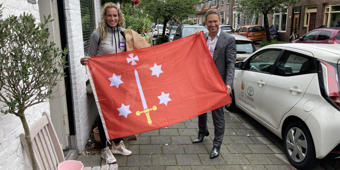 Sanne Keizer laat de Haarlemse vlag ‘shinen’ op de Olympische Spelen in Tokio