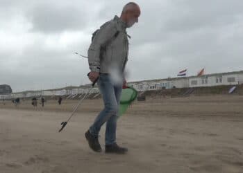 Beach Cleanup Tour ‘meets’ Strandzesdaagse tussen Bloemendaal en Zandvoort